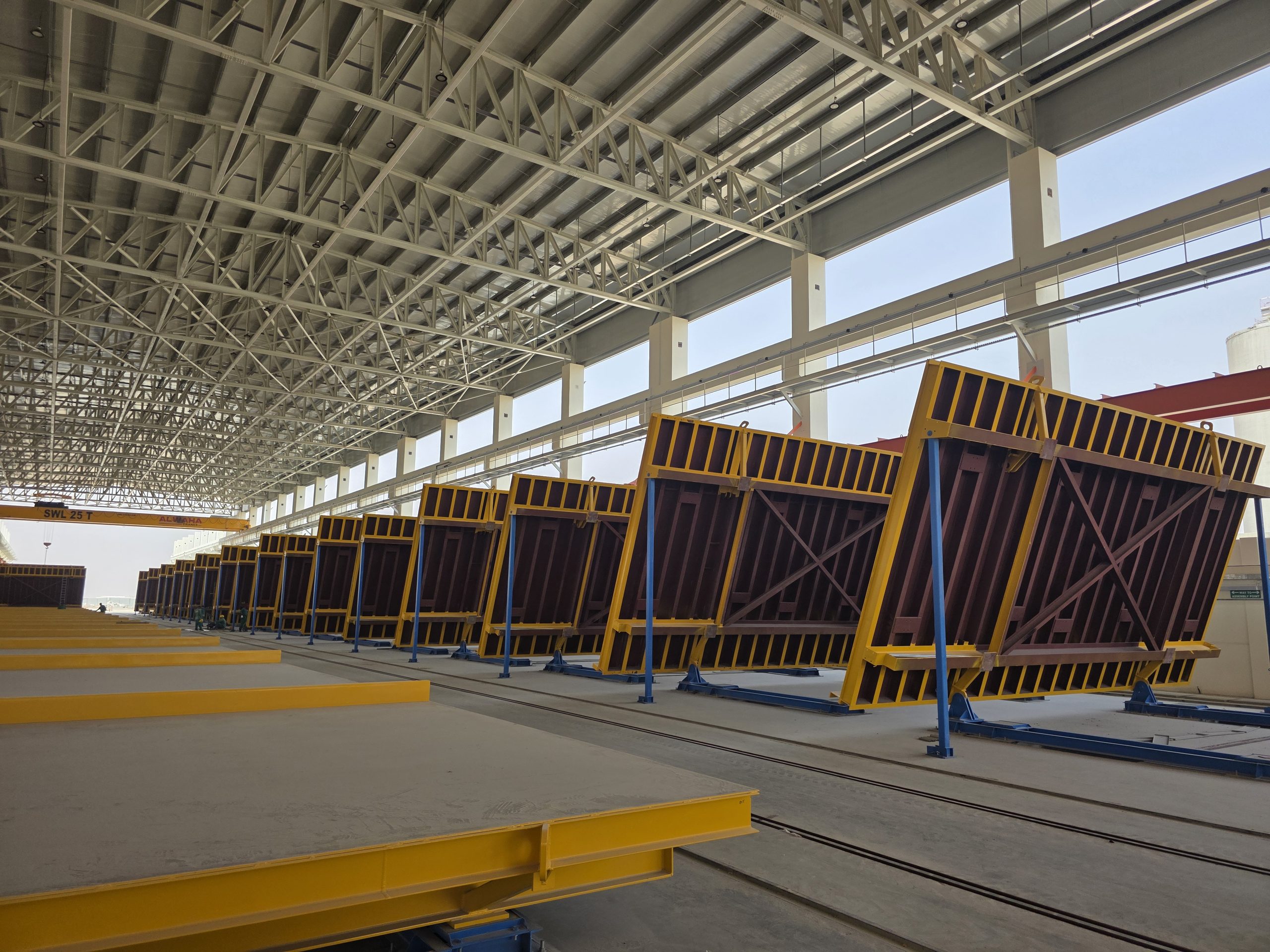 Precast concrete casting molds and tables